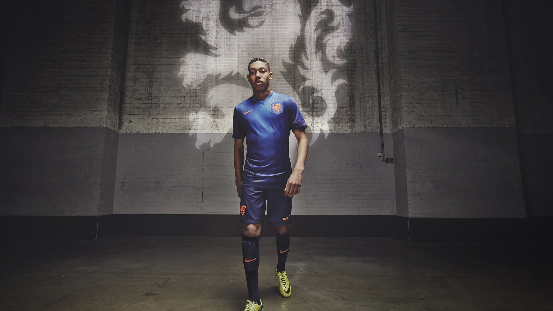 法网半决赛对决在即！皇家马德里演练定位球，尤文图斯密集防守应对